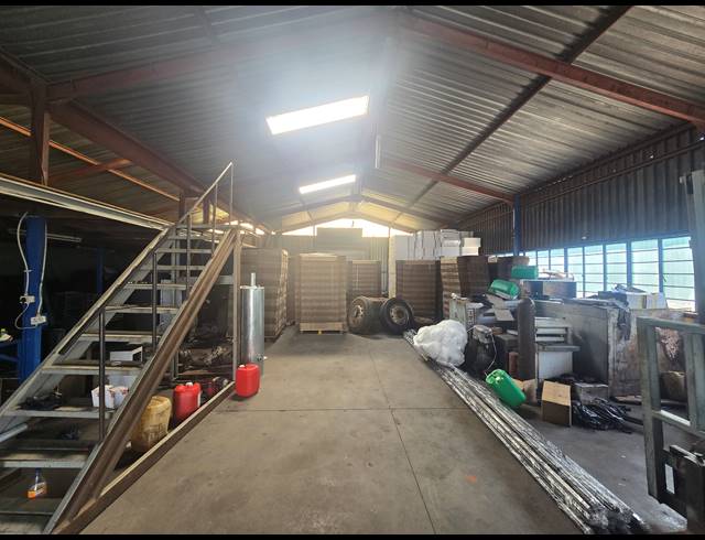 340M² WAREHOUSE TO LET IN ANDERBOLT